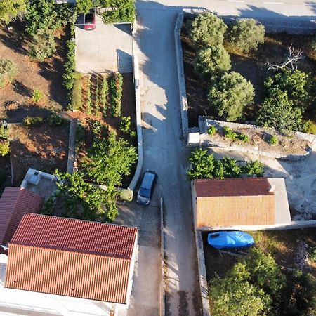 Betini Apartments - Authentic Island Escape Komiža 外观 照片
