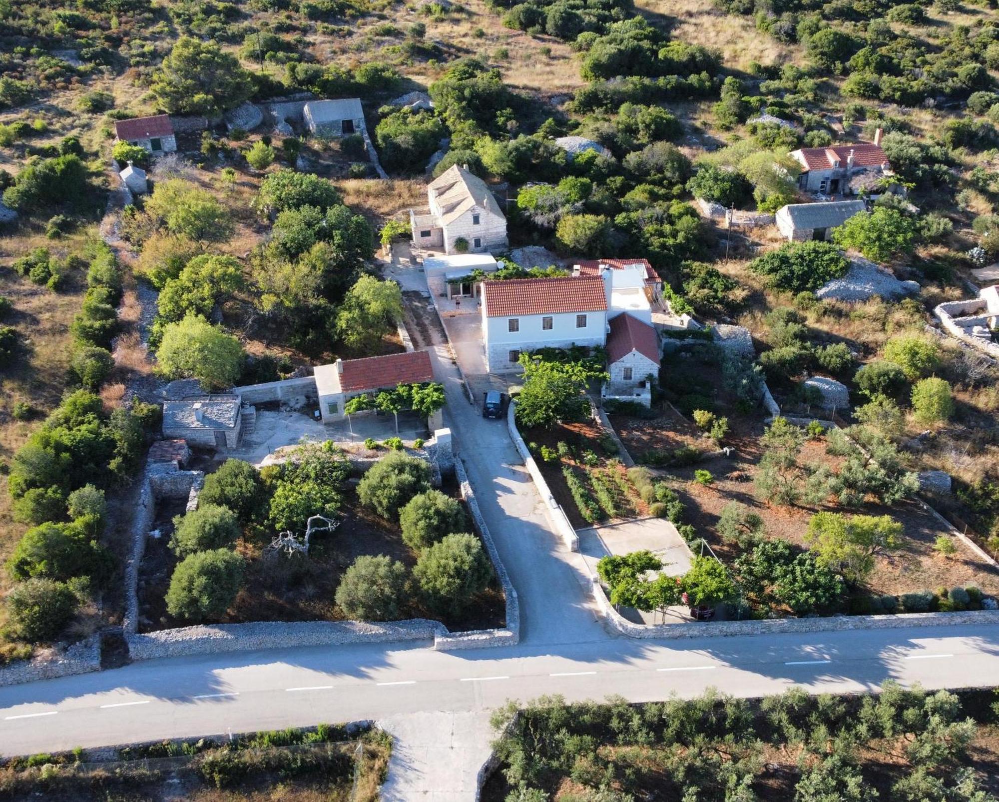 Betini Apartments - Authentic Island Escape Komiža 外观 照片