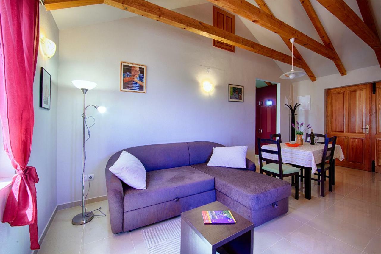 Betini Apartments - Authentic Island Escape Komiža 外观 照片