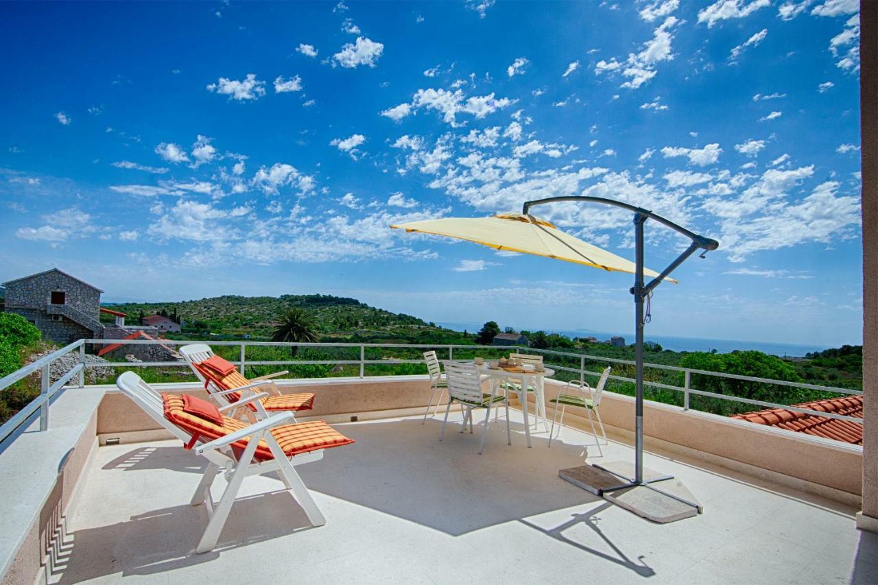 Betini Apartments - Authentic Island Escape Komiža 外观 照片