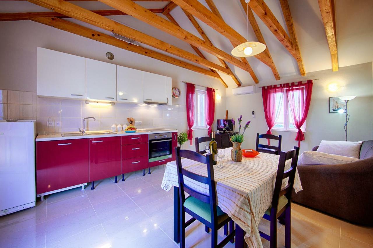 Betini Apartments - Authentic Island Escape Komiža 外观 照片