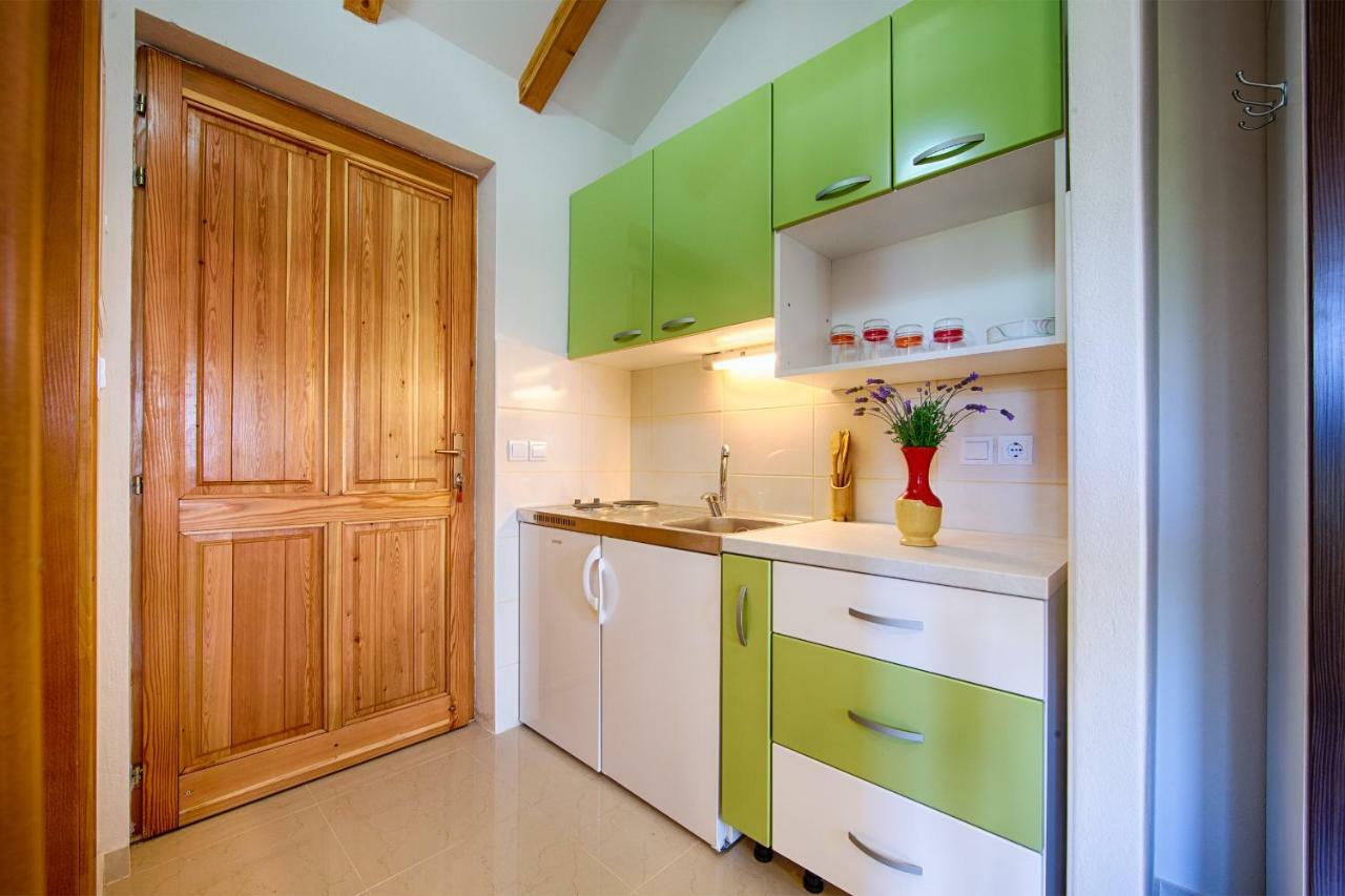 Betini Apartments - Authentic Island Escape Komiža 外观 照片