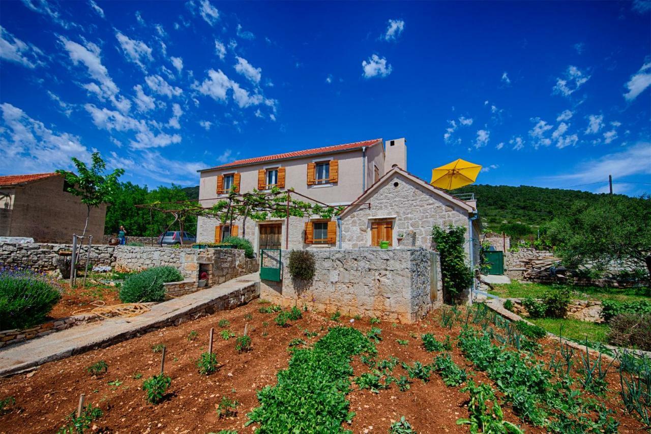 Betini Apartments - Authentic Island Escape Komiža 外观 照片