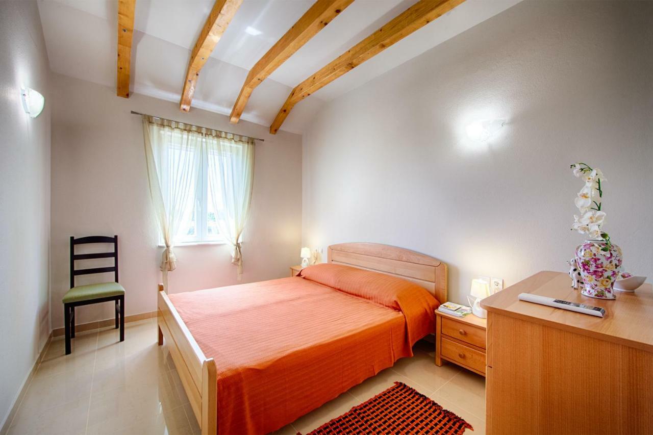 Betini Apartments - Authentic Island Escape Komiža 外观 照片