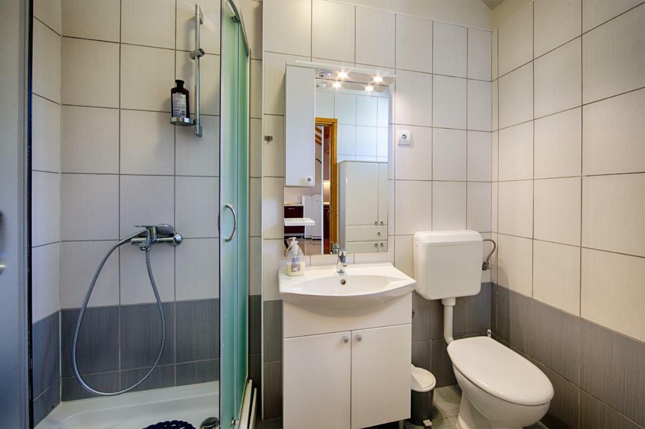 Betini Apartments - Authentic Island Escape Komiža 外观 照片