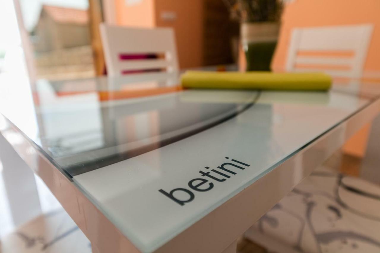 Betini Apartments - Authentic Island Escape Komiža 外观 照片
