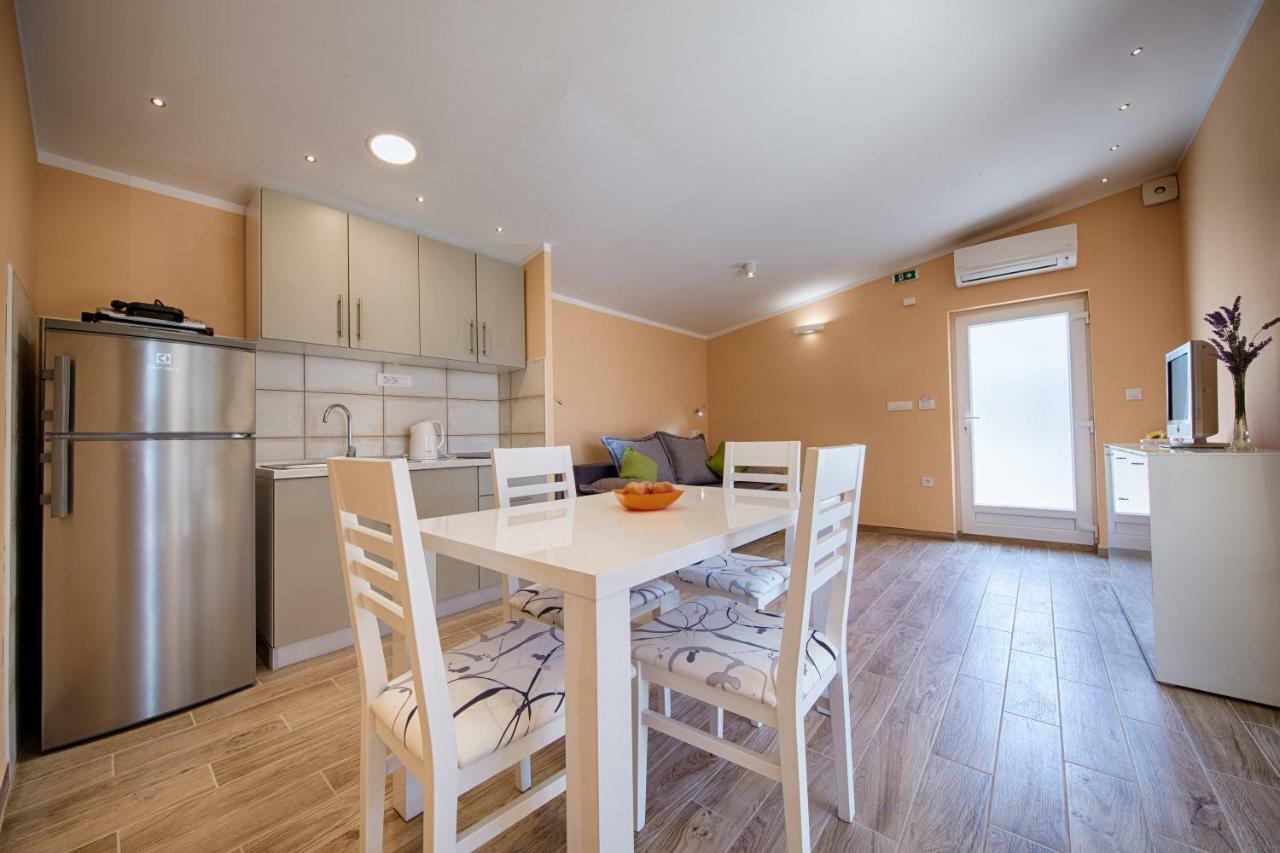 Betini Apartments - Authentic Island Escape Komiža 外观 照片