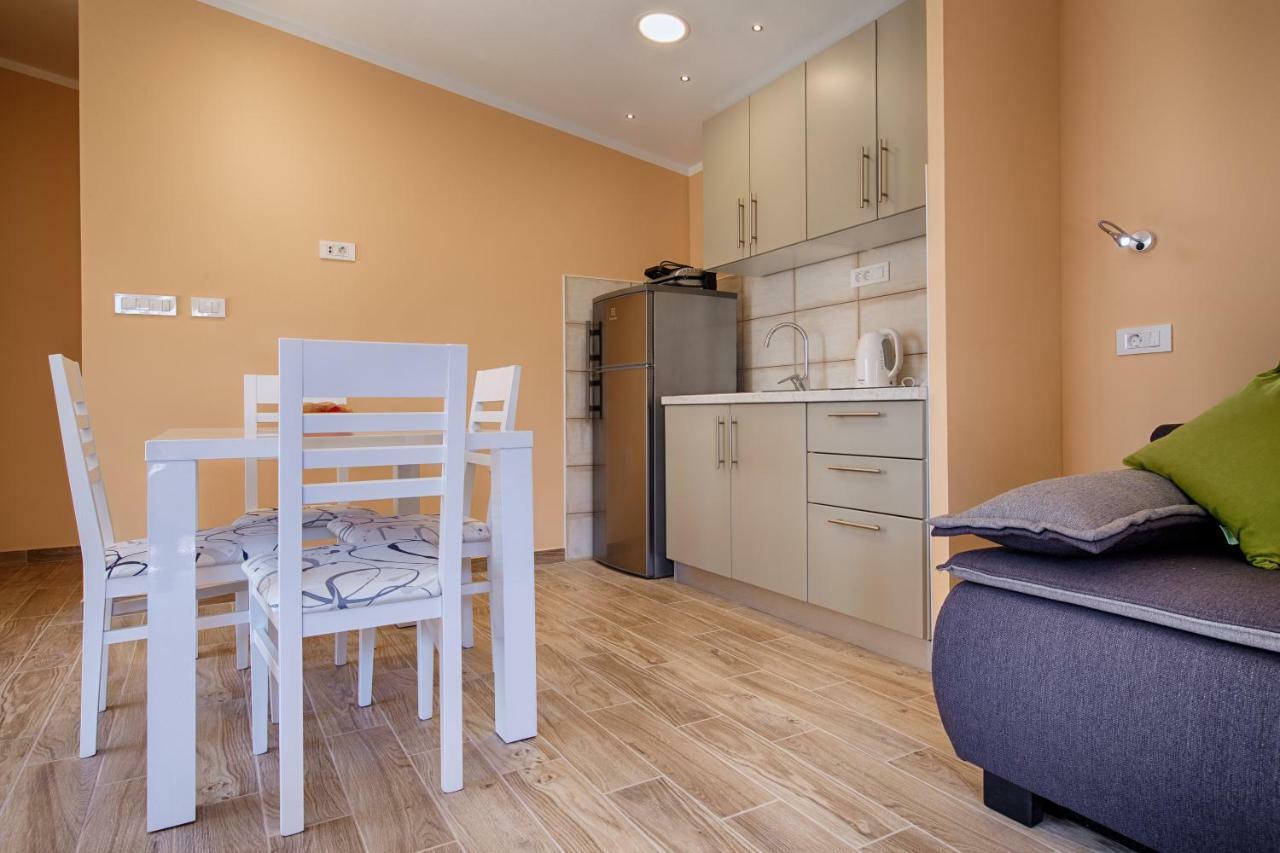 Betini Apartments - Authentic Island Escape Komiža 外观 照片