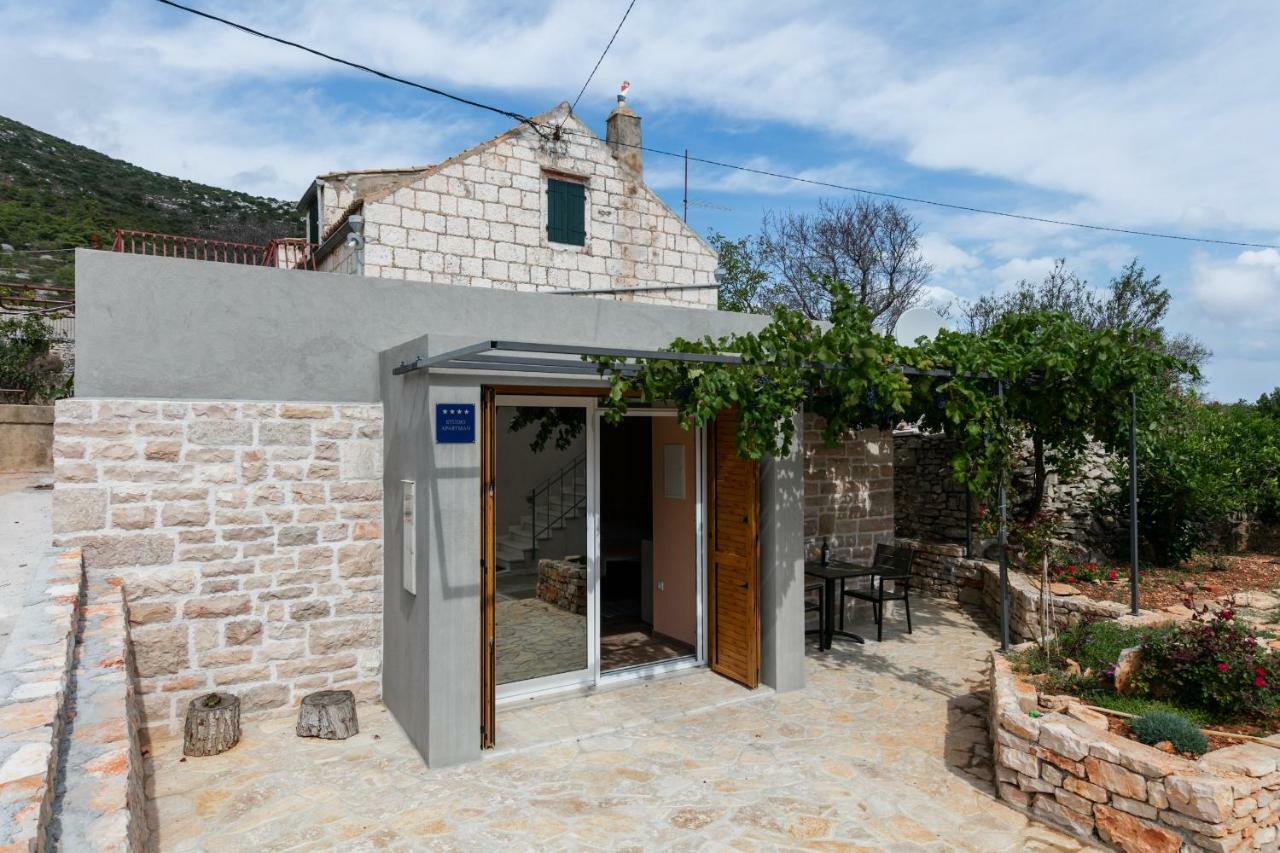 Betini Apartments - Authentic Island Escape Komiža 外观 照片