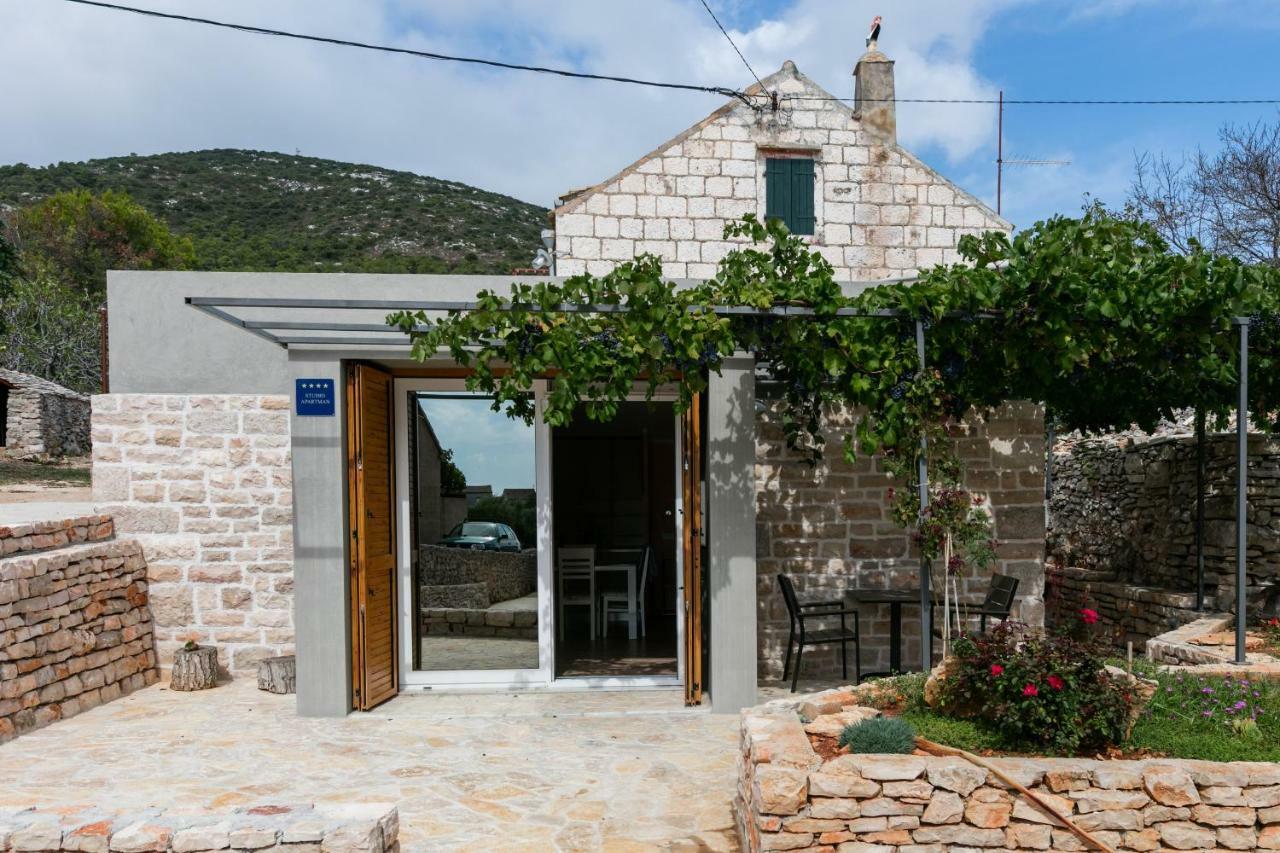 Betini Apartments - Authentic Island Escape Komiža 外观 照片