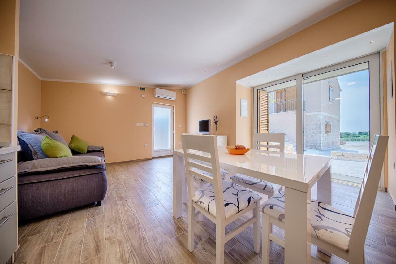 Betini Apartments - Authentic Island Escape Komiža 外观 照片