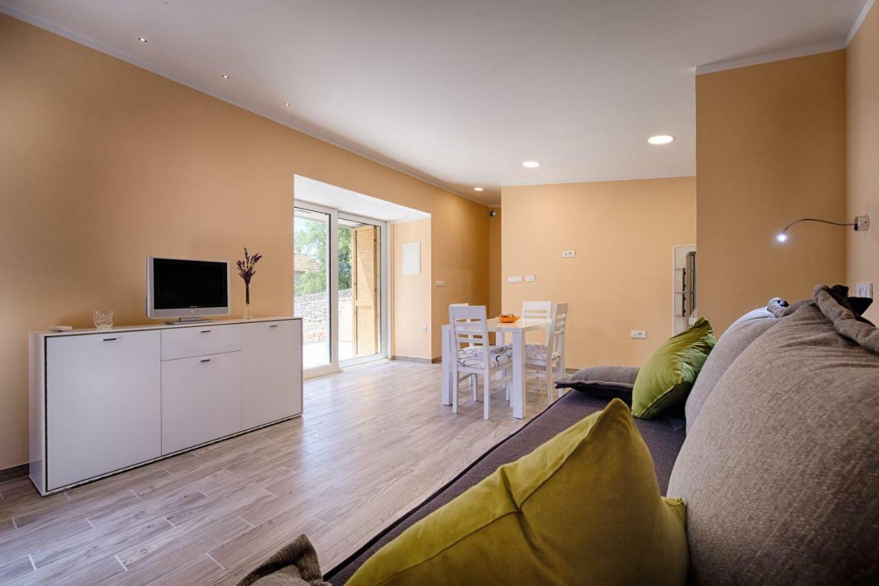 Betini Apartments - Authentic Island Escape Komiža 外观 照片